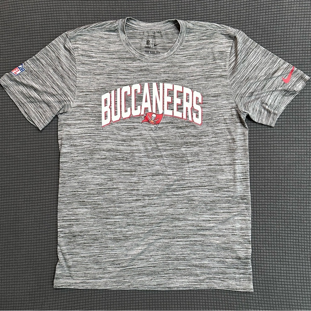 Nike Tampa Bay Buccaneers NFL On Field The Nike Tee Shirt Mens Medium